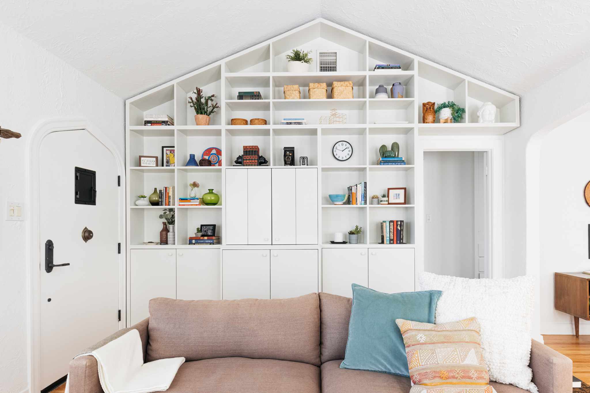 DIY: How To Build Stunning Built-In Bookshelves For Your Home
