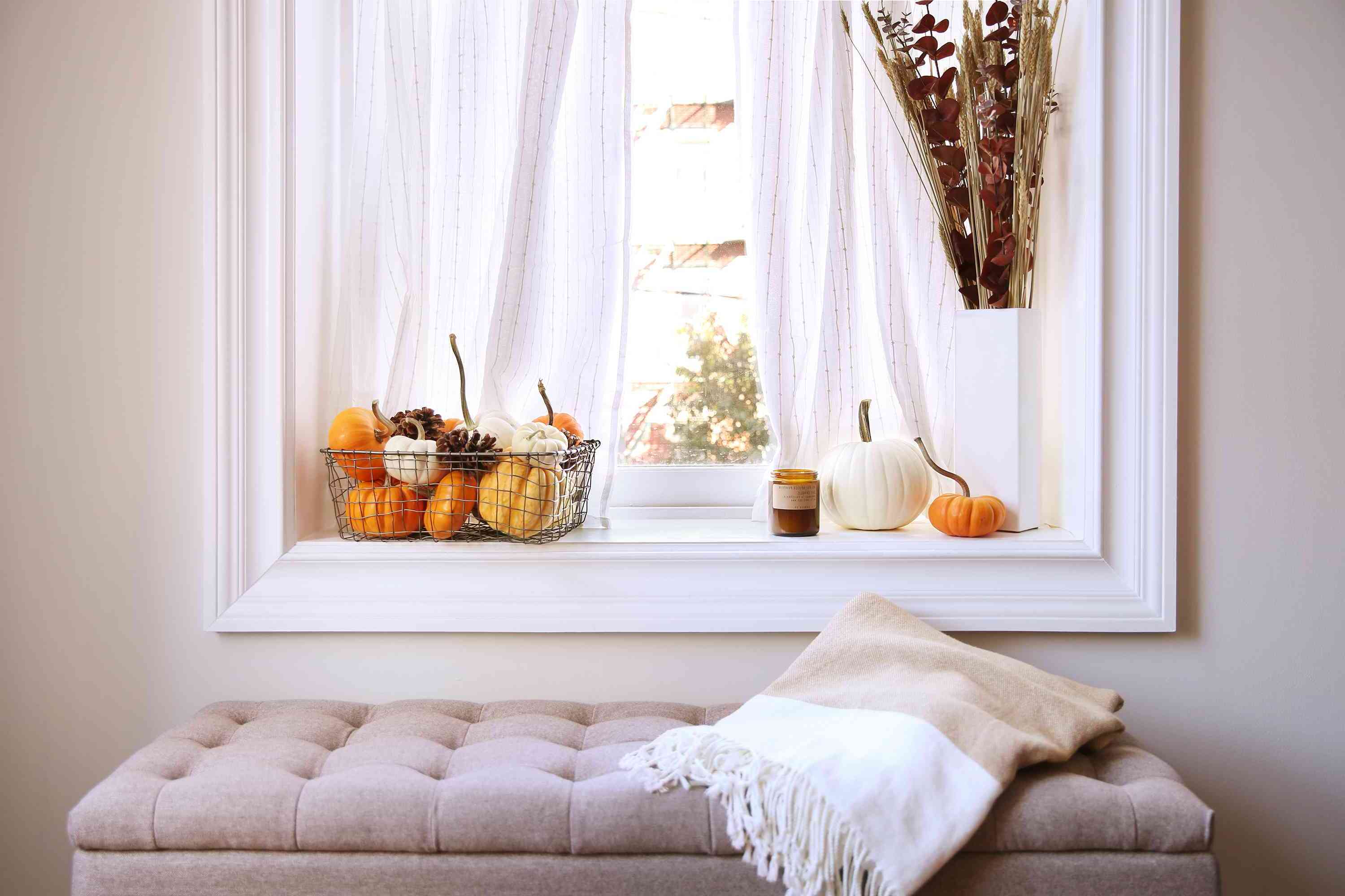 DIY Fall Window Decor Ideas