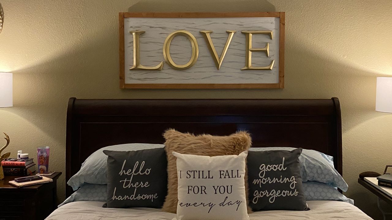 DIY Romantic Wall Design for Your Bedroom