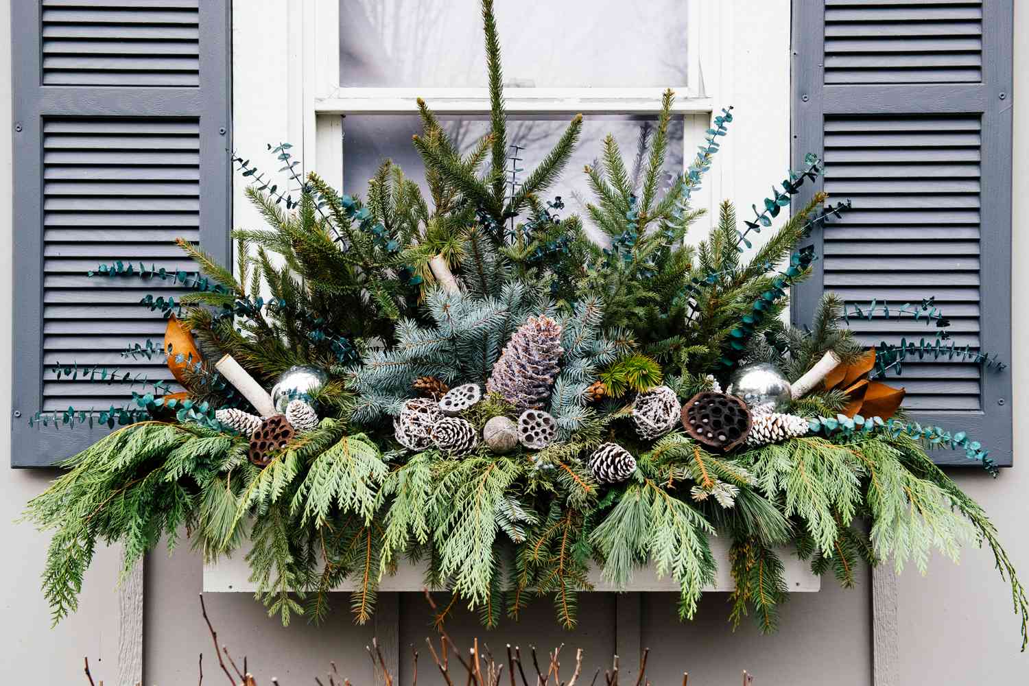 Festive DIY Christmas Window Decorations