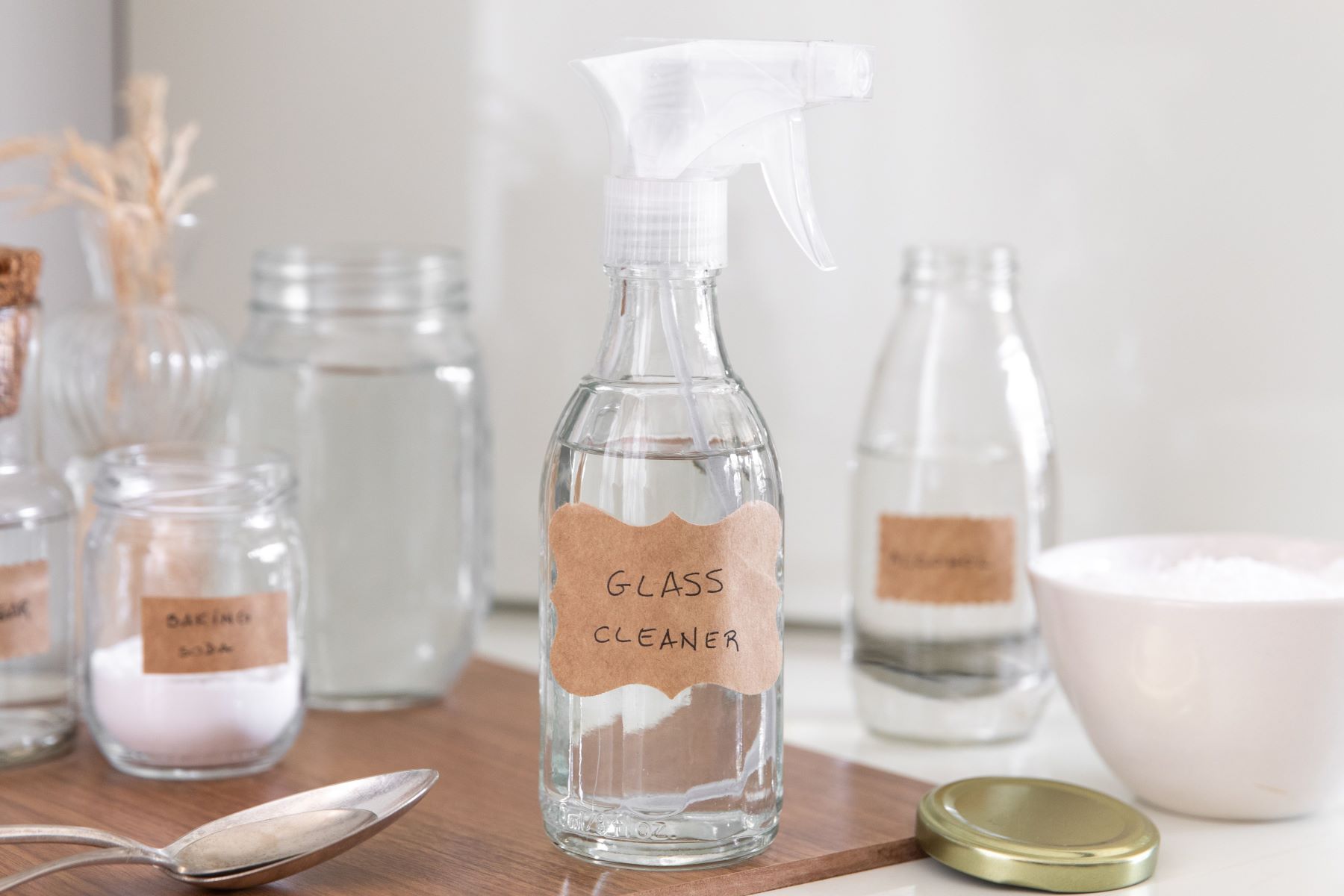 How to Make Homemade Glass Cleaner