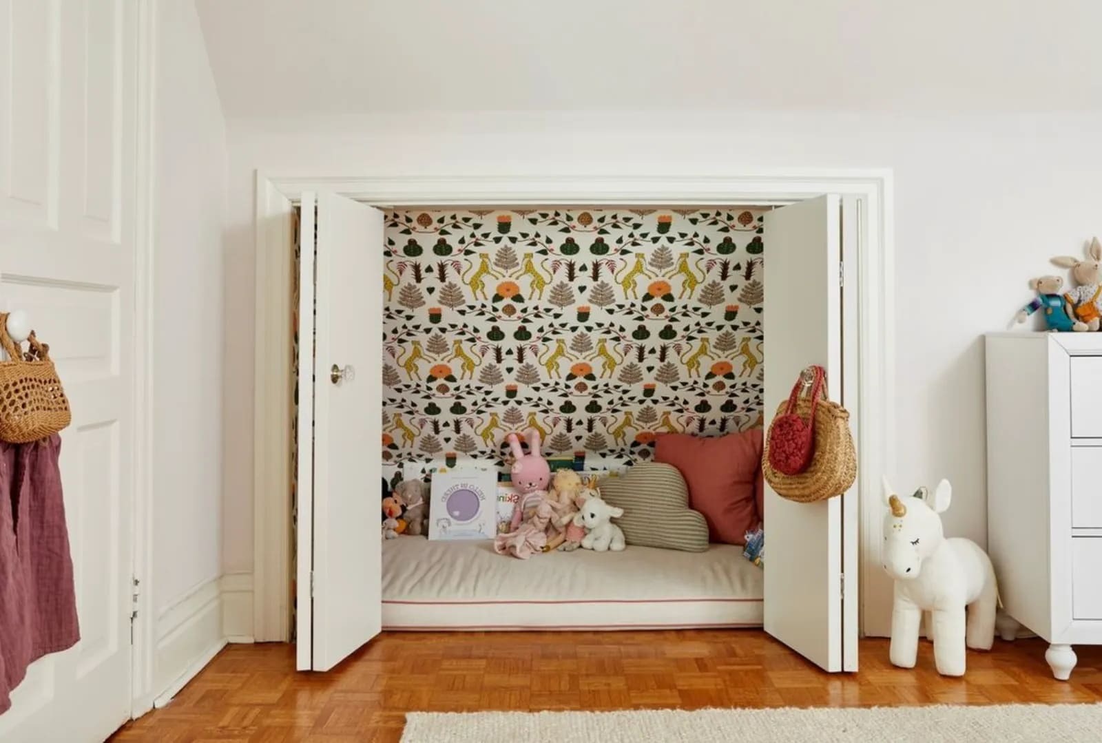 DIY Closet Reading Nook Ideas