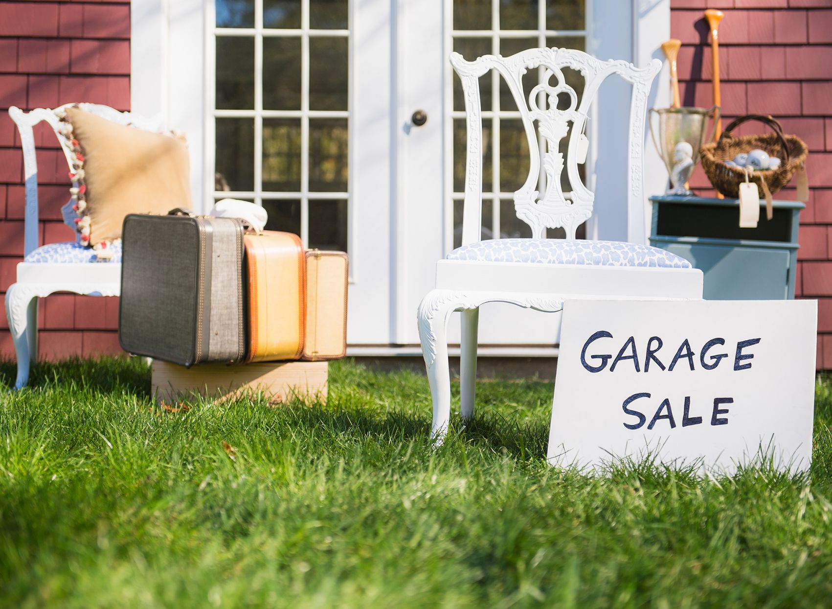 DIY Garage Sale Signs: How to Make Eye-Catching Signs