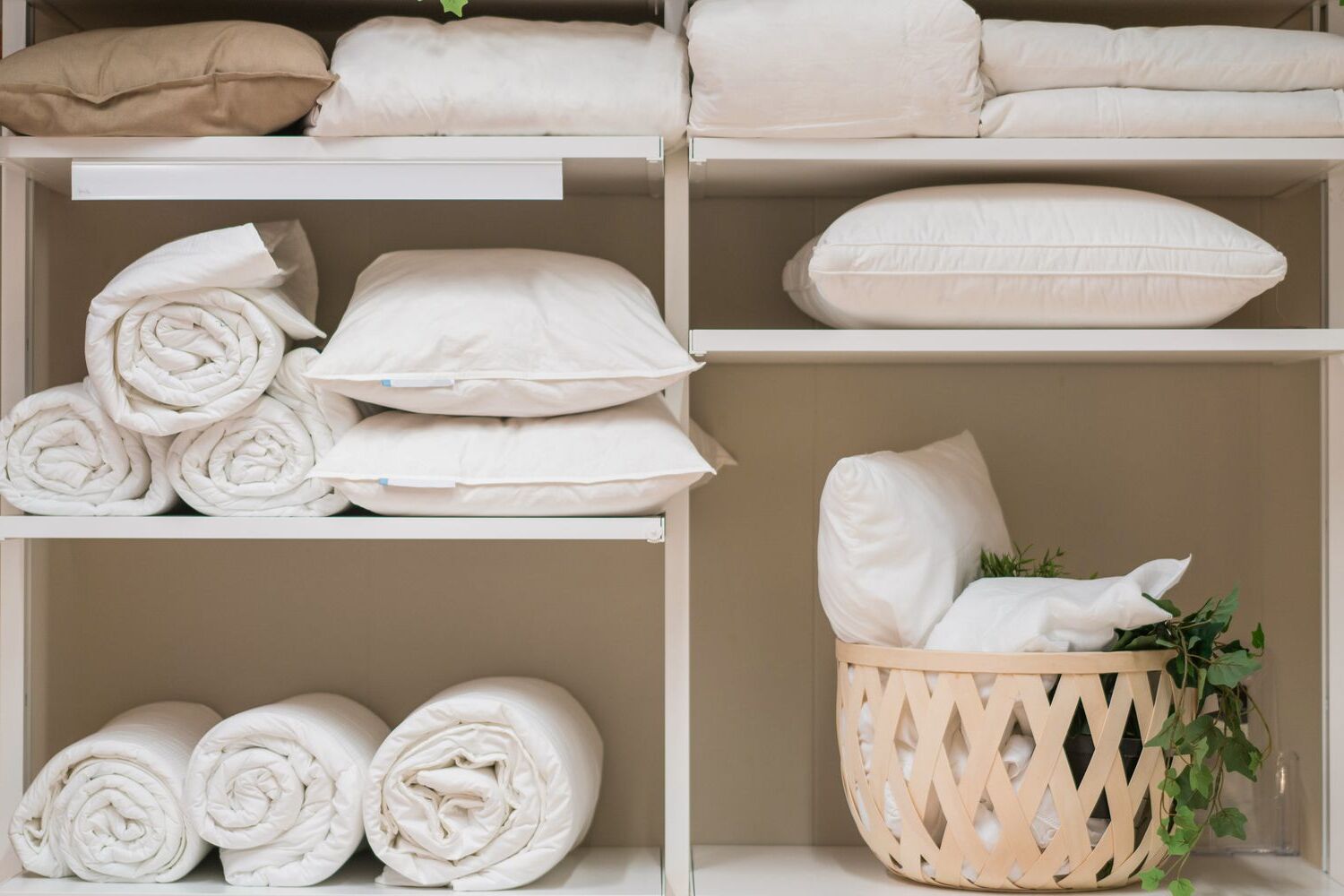 DIY Linen Closet Organization Guide