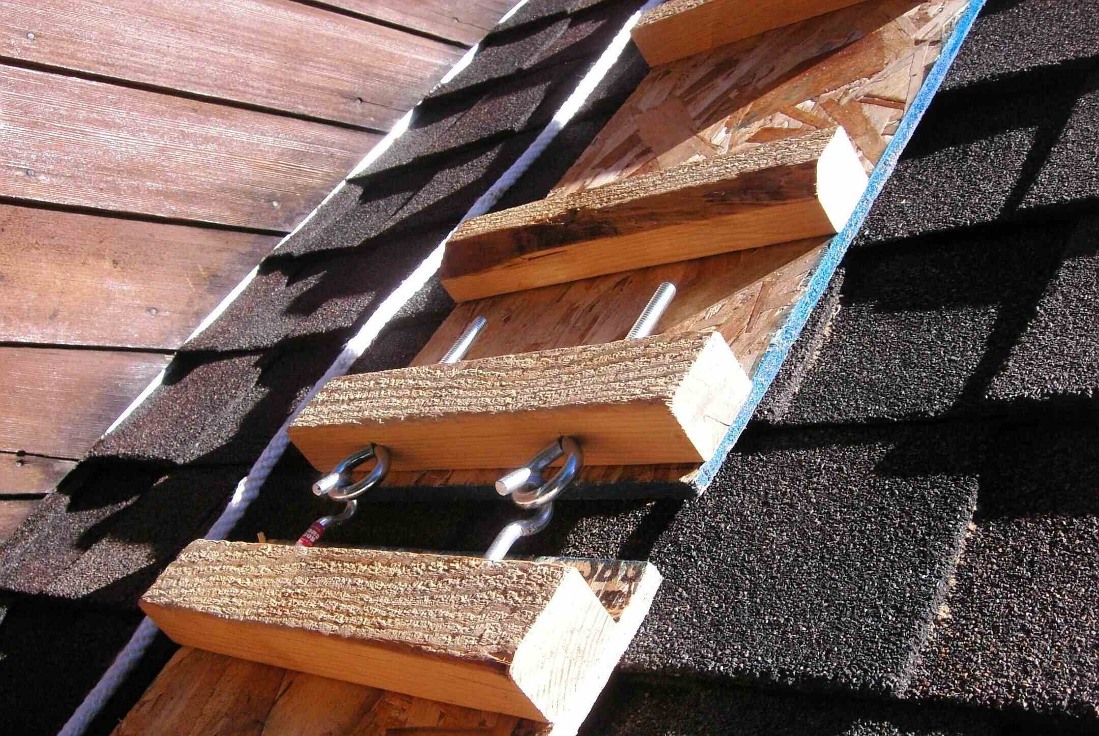 How to Build a DIY Roof Ladder