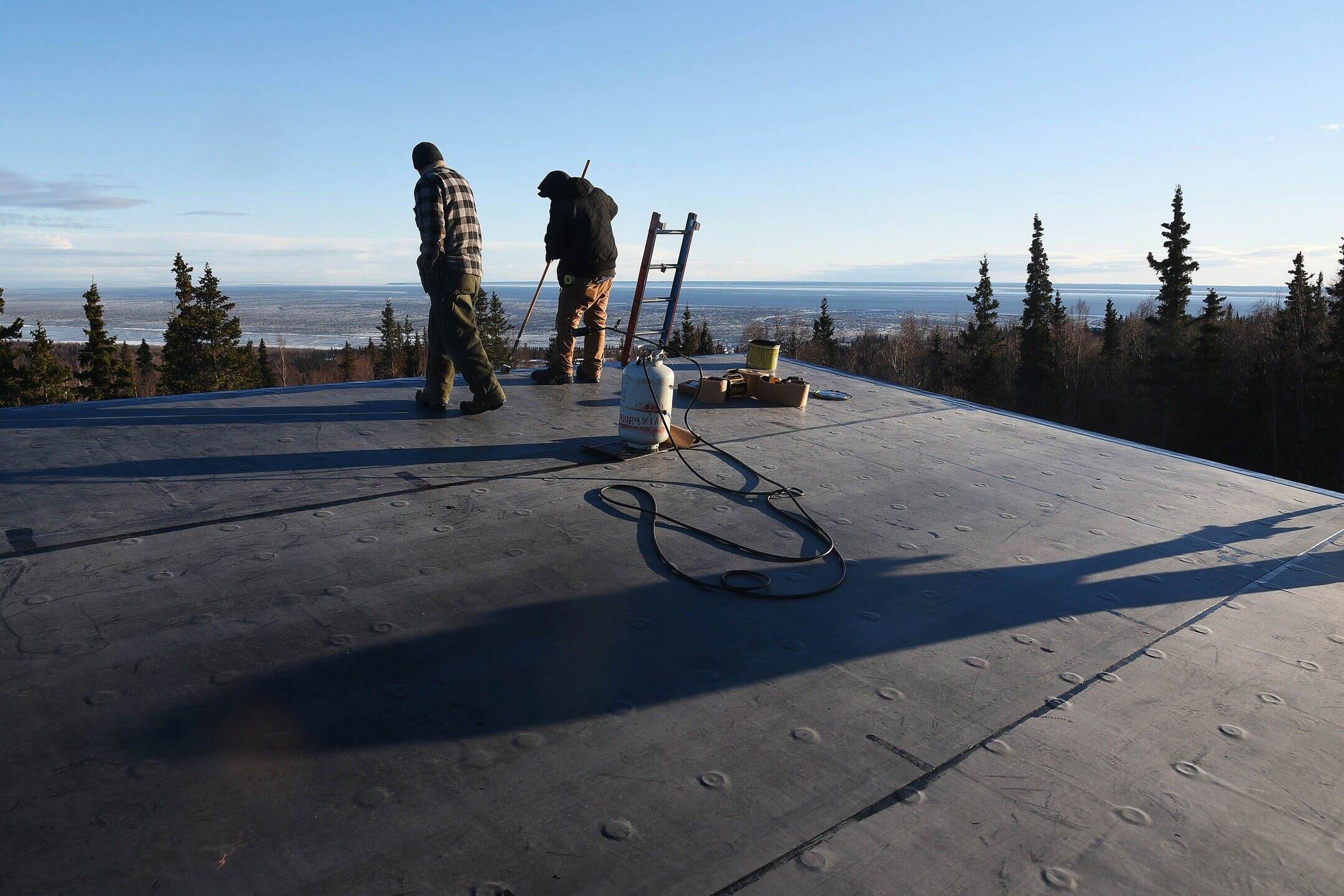 How to Install Rubber Roofing