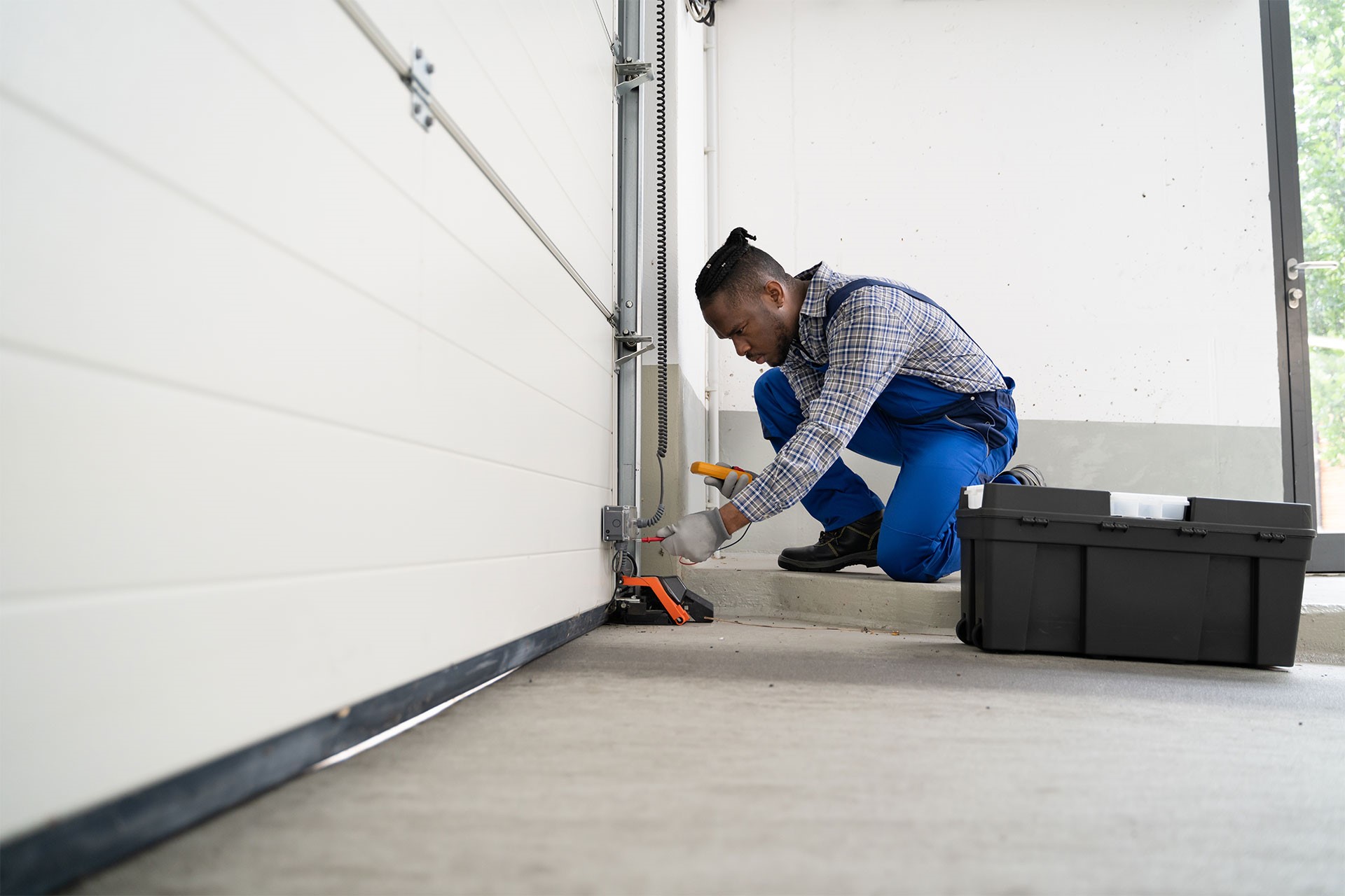 How to Repair Garage Door